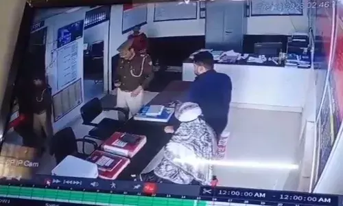 police, gun misfire, uttar pradesh, woman injured,