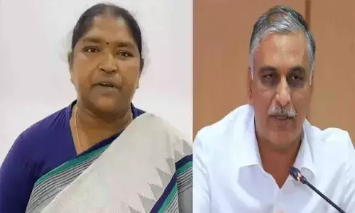 హరీష్ రావు వ్యాఖ్యలకు మంత్రి సీతక్క కౌంటర్