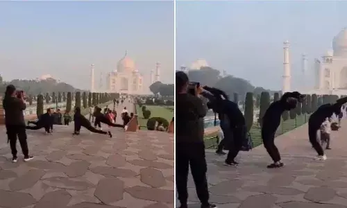 Women group, apologise, yoga, Taj Mahal, Agra