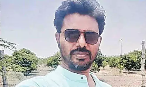 టీచర్ మల్లేష్ భార్య చెబుతోందిదే..