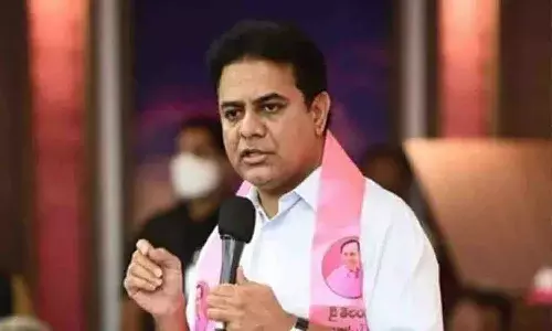 కాంగ్రెస్ పార్టీ ఇచ్చిన హామీలపై తీవ్ర విమర్శలు గుప్పించిన కేటీఆర్