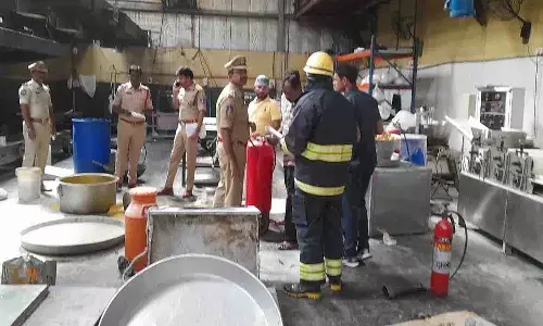 కరాచీ బేకరీ ప్రమాదంపై దిగ్భ్రాంతిని వ్యక్తం చేసిన సీఎం రేవంత్ రెడ్డి