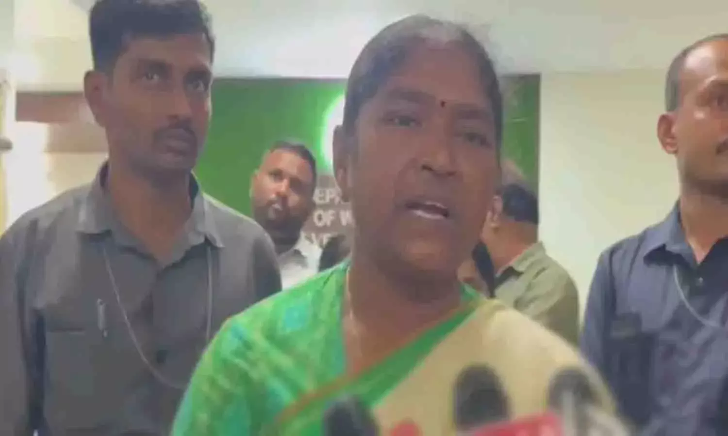 తెలంగాణలో అంగన్వాడీలకు గుడ్ న్యూస్.. ఏపీలో కొనసాగుతున్న పోరు..!