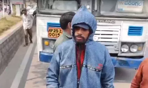 nizamabad, man fight,  free journey,  rtc buses,
