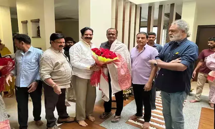 మంత్రితో టాలీవుడ్‌ సినీ పెద్ద‌లు భేటీ