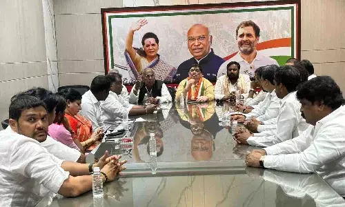 హైదరాబాద్ నగర కాంగ్రెస్ నాయకులతో స‌మావేశ‌మైన మంత్రి