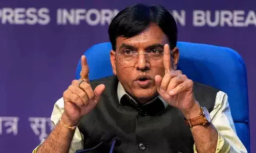 ఏపీ వైద్య ఆరోగ్య శాఖ పనితీరుపై కేంద్ర మంత్రి ప్రశంసలు