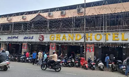 Hyderabad, hotel workers, uncooked biryani