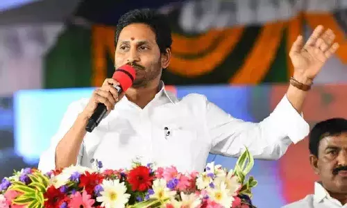 కుటుంబాలను చీలుస్తున్నారు : సీఎం జగన్