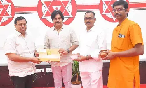 అయోధ్యకు రండి.. పవన్ కళ్యాణ్ కు ఆహ్వానం