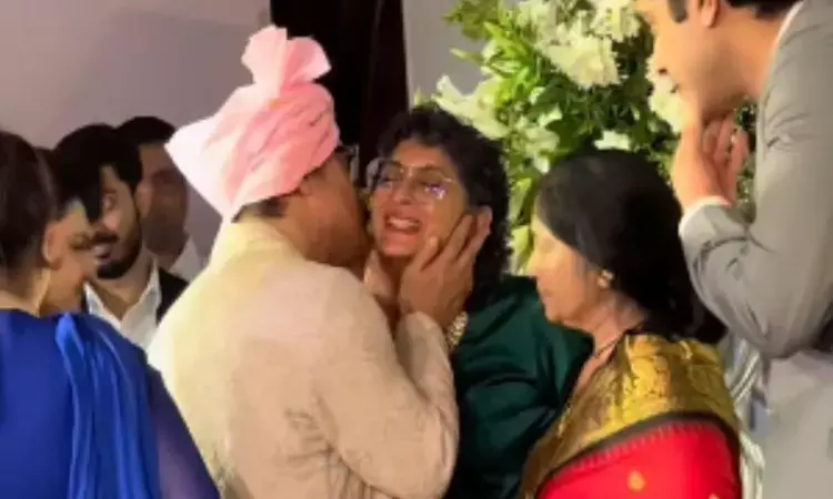 aamir khan, kissed,  ex wife, viral video,