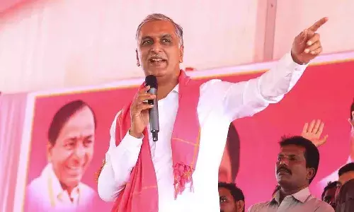 ఆ గొడవను సెటిల్ చేసిన హరీశ్రావు