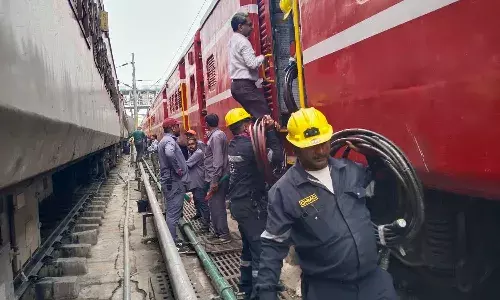 Train accident, Hyderabad, Charminar Express derailed, Nampally