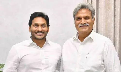 సీఎం జగన్ ను కలిసిన ఎంపీ కేశినేని నాని