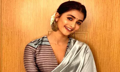 tragedy,  heroine, pooja hegde, home,