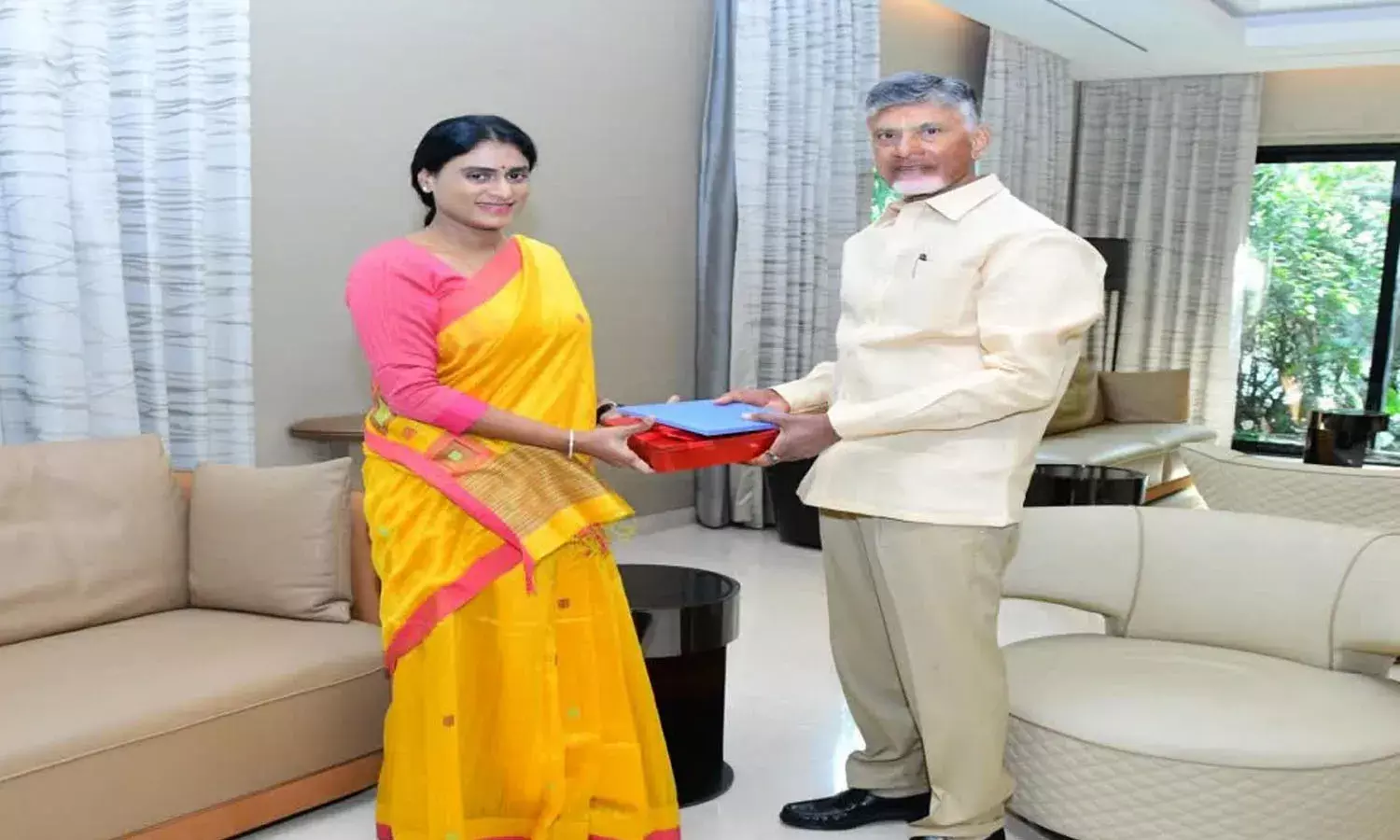 ys sharmila,  chandrababu, tdp,  invite, rajareddy marriage,