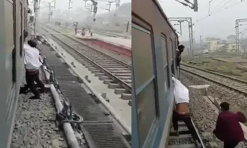passengers,   thief,  train, bihar,