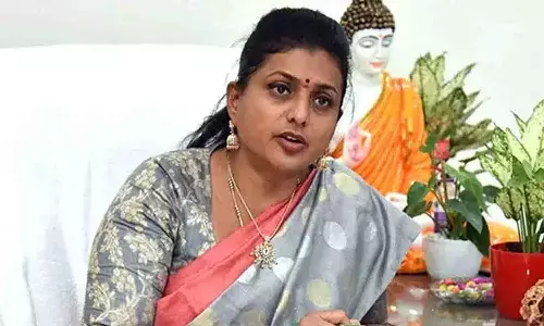 మంత్రి రోజాపై సంచలన ఆరోపణలు