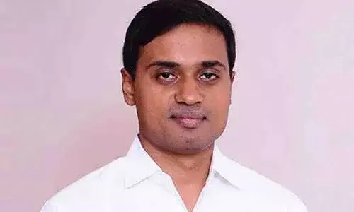 వైఎస్ షర్మిలను చూస్తే జాలి వేస్తోంది