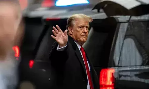 డొనాల్డ్ ట్రంప్ను వెంటాడుతూ ఉన్నాయి.!