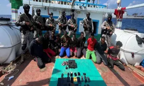 Indian Navy, save, Pakistani sailors,