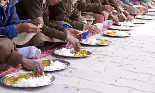students,Thane school,sick, mid day meal