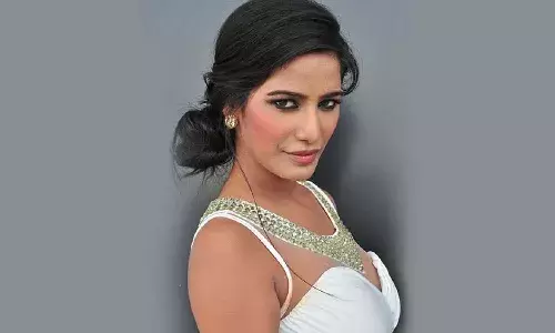 actor Poonam Pandey, cervical cancer, Bollywood
