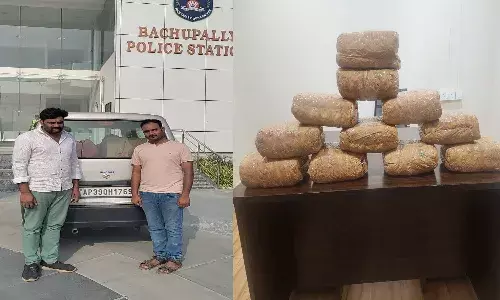 andhra pradesh, two constable, caught,  ganja smuggling,