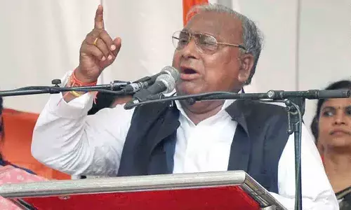 సొంత చెల్లెలను కామెంట్ చేస్తుంటే జగన్ మాట్లాడట్లేదు : వీహెచ్