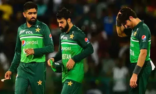 బోర్డుతో ఒప్పందాన్ని రద్దు చేసుకునే యోచనలో పాక్ క్రికెటర్లు..!