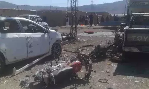 ఊహించని బ్లాస్ట్.. పోలింగ్ కు ముందే ప్రాణాలు తీసేస్తున్నారు