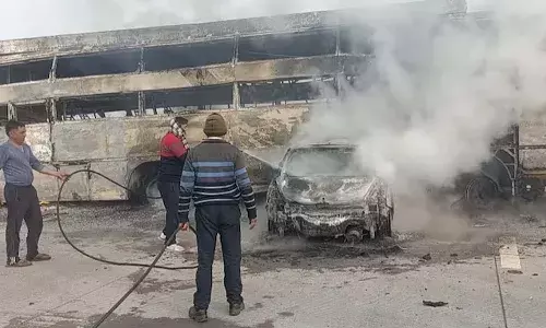 burnt alive, Yamuna Expressway , UttarPradesh, Road accident