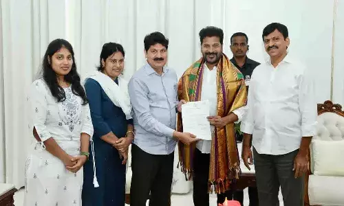 రేవంత్ రెడ్డిని కలిసిన బీఆర్ఎస్ ఎమ్మెల్యే