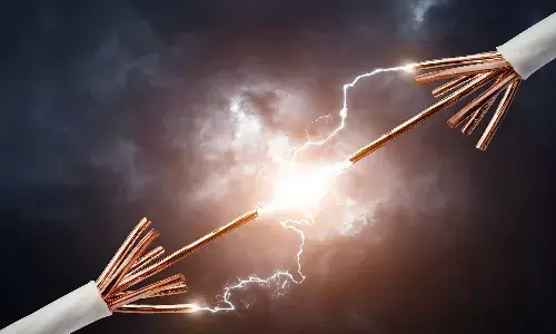 warangal, tragedy, three people dead, electric shock,