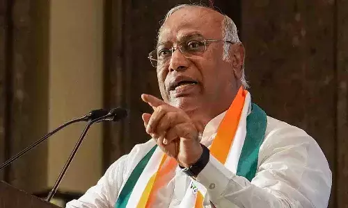 టీవీలో మోదీ ఫోటో కనిపించగానే.. ఖర్గే సంచలన వ్యాఖ్యలు