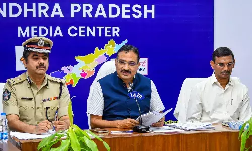 అనుమతి లేని రాజకీయ ప్రకటలను వెంటనే తొలగించండి