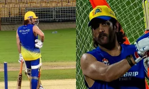 ట్రైనింగ్ సెషన్లో హెలికాప్టర్ షాట్ ఆడిన ధోనీ.. వీడియో వైరల్..!