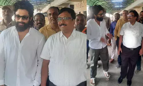 ఖైరతాబాద్ ఆర్టీవో కార్యాలయంలో అల్లు అర్జున్