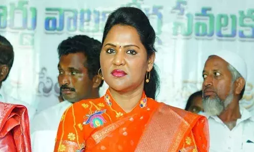 బాగా హర్ట్ అయిన ఉండవల్లి శ్రీదేవి