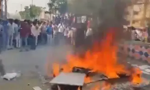 టీడీపీ ఫ్లెక్సీలు తగలబెట్టేశారు.. అనంతపురం అర్బన్ లో అసలు ఏమి జరుగుతోంది.?