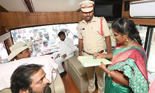 కేసీఆర్ వాహనంలో తనిఖీలు