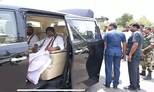 మంత్రి భట్టి వాహనంలో తనిఖీలు చేసిన అధికారులు