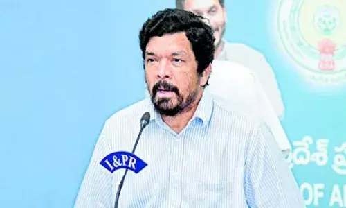 ఎన్ని అన్యాయాలు చేసినా చంద్రబాబు అంటే పవన్ కళ్యాణ్ కు దేవుడే