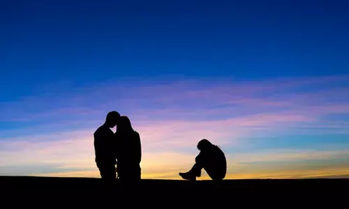 త్రికోణ ప్రేమ కథ.. ముగ్గురి ప్రాణాలు పోయాయి