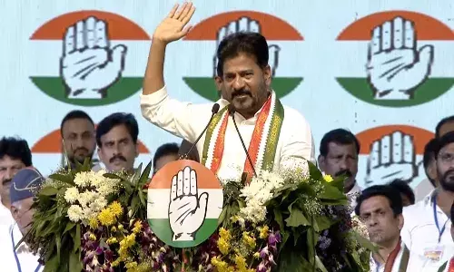 కేసీఆర్ కాలు విరిగిందని.. కూతురు జైలుకు వెళ్లిందని జాలి చూపించాము