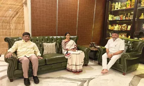 మరోసారి డీకేను కలిసిన వైఎస్ షర్మిల