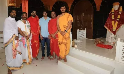 vijay thalapathy,  sai baba temple,  chennai, mother,
