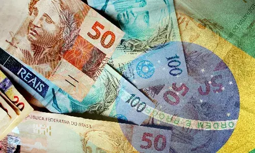 చనిపోయిన వ్యక్తిని బ్యాంకుకు తీసుకుని వచ్చిన మహిళ.. ఏమి చేద్దామని అనుకుందంటే?