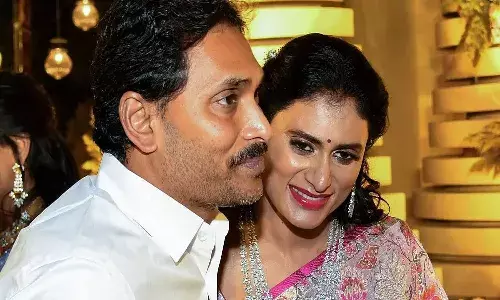 అన్నకు కోట్లల్లో బాకీ పడ్డ షర్మిల