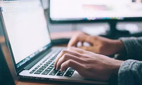 Look between keyboard, internet, new trend, Social media